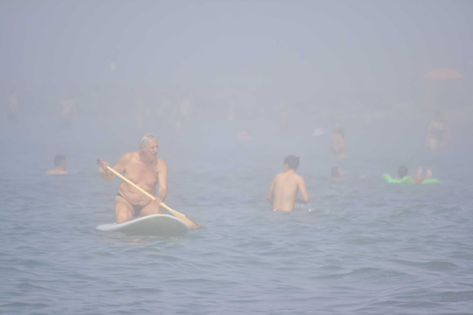 Ostia si sveglia nella nebbia